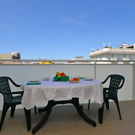 Апартаменты Ideal And Equipped Flat Near The Centre
